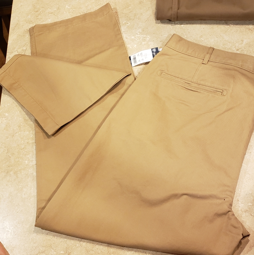 Cremieux Madison Classic Fit Flat-Front Mens Chino